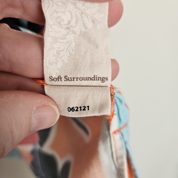 Soft Surroundings Cabana Bay Tropical Top size L small flaw - Picture 8 of 10